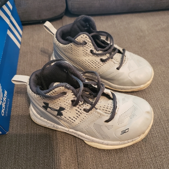 Boys gym shoes Size 7 and 8 - Picture 4 of 5